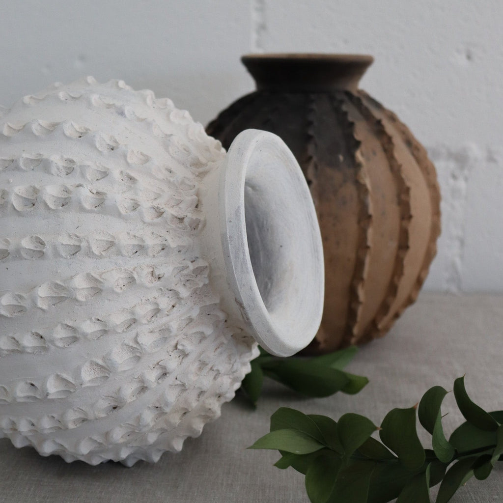 Studio CM | Two textured handmade ceramic vases in white and terracotta from Oaxaca Mexico