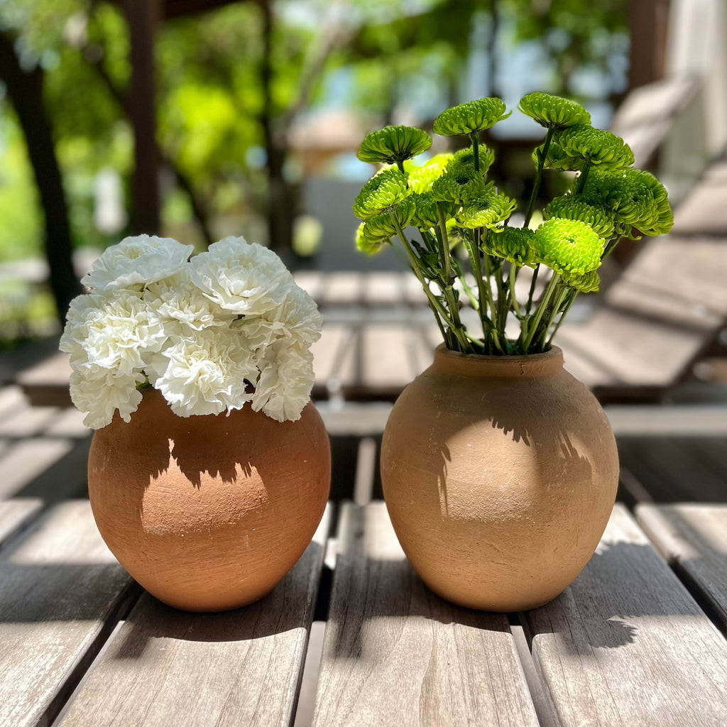 Studio CM | Two terracotta planters decorated with white and green flowers