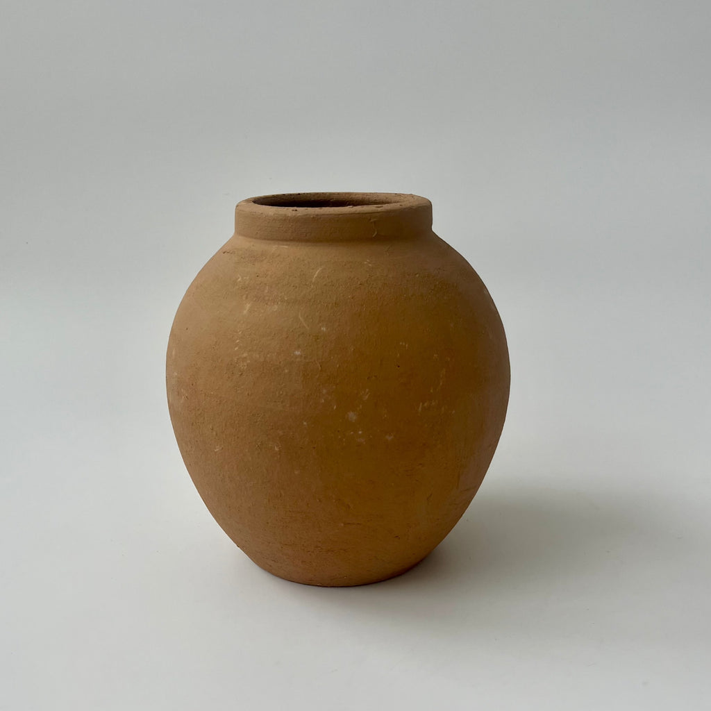 Studio CM | A terracotta planter that is round with a thin lip detail with it's matching dish