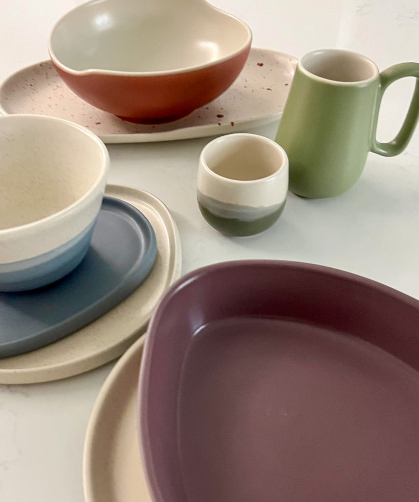 vStudio CM | A deep triangular ceramic plate in a rich deep purple color